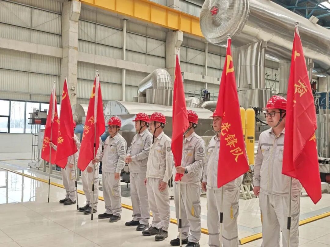 【奋战C修】公司举行2号机组C修党员突击队授旗仪式